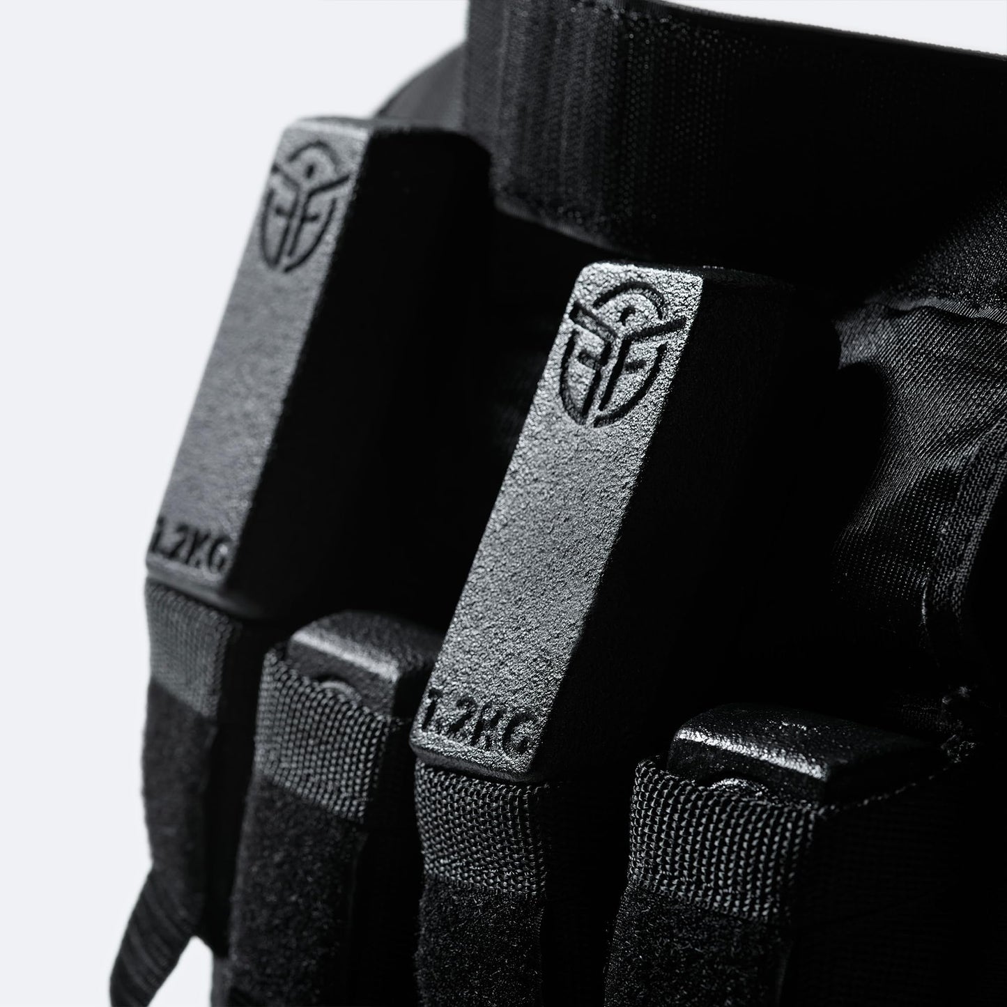 Eric Flag Weight Vest 20kg or 10kg - Adjustable Weighted Vest for CrossFit, Strength Training, Calisthenics, and Gym. Comfortable vest with removable metal weights, suitable for both men and women.