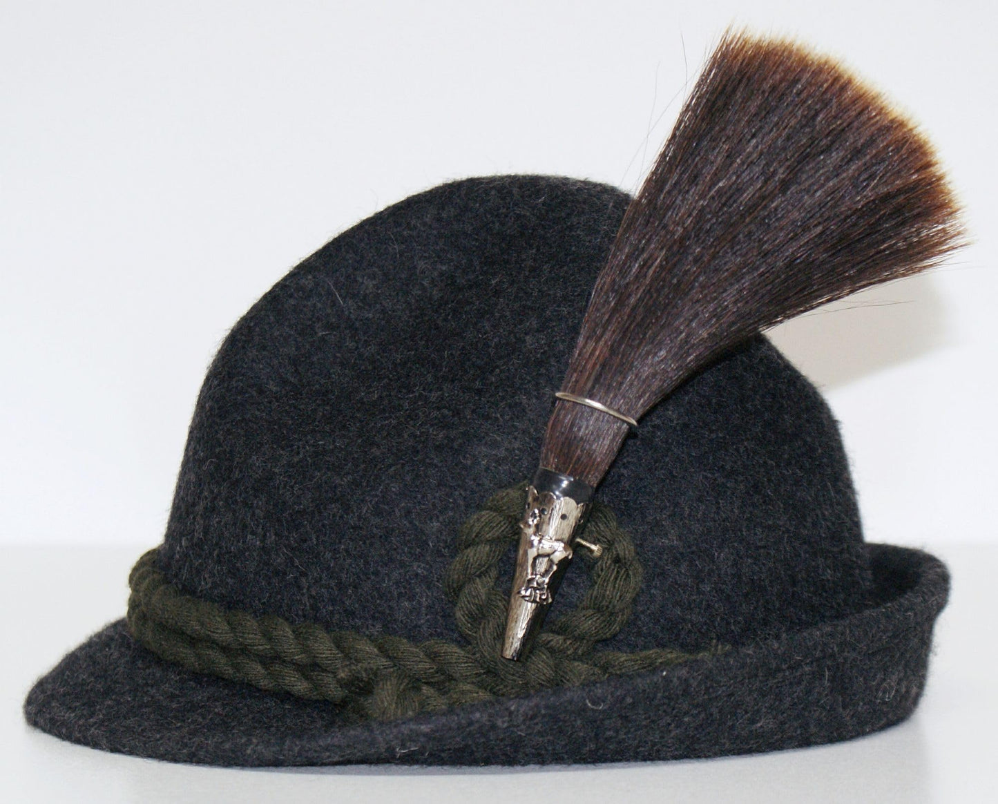 Gamsbart with sleeve without traditional hat hunting genuine chamois chamois hat decoration trophy hat pin real animal hair, multicolored, 16-17cm