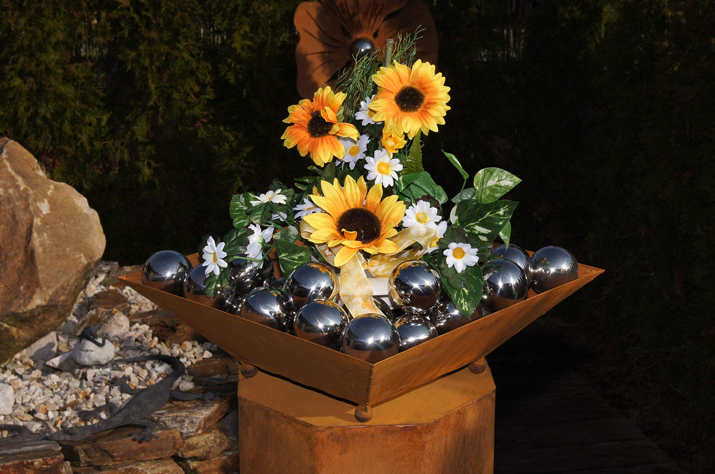 8-sided pillar Pandora + bowl Classic noble rust metal garden decoration garden stele.
