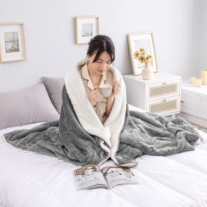 MIULEE Blanket Minky Sherpa Fleece Blanket Cozy Throw Double Layer Wool Blanket Flannel Lamb Blanket Soft Bedspread for Sofa Couch Living Room 150x200 cm Dark Grey