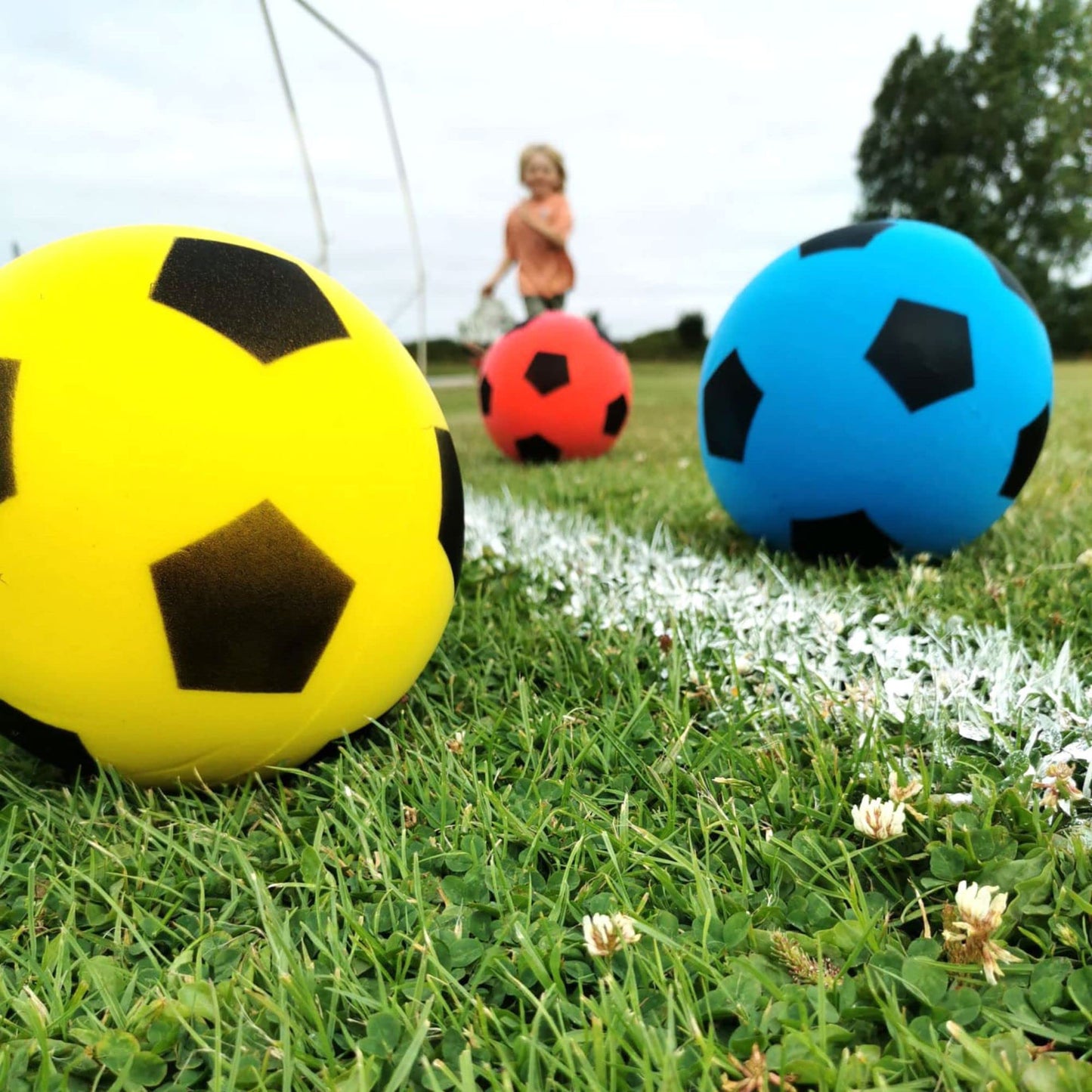 Fun sport foam soccer balls 3-pack | Soft foam soccer balls for indoor & outdoor | Lightweight, durable & safe | Perfect for kids, teens & adults | 19.4 cm (Red, Blue & Yellow)