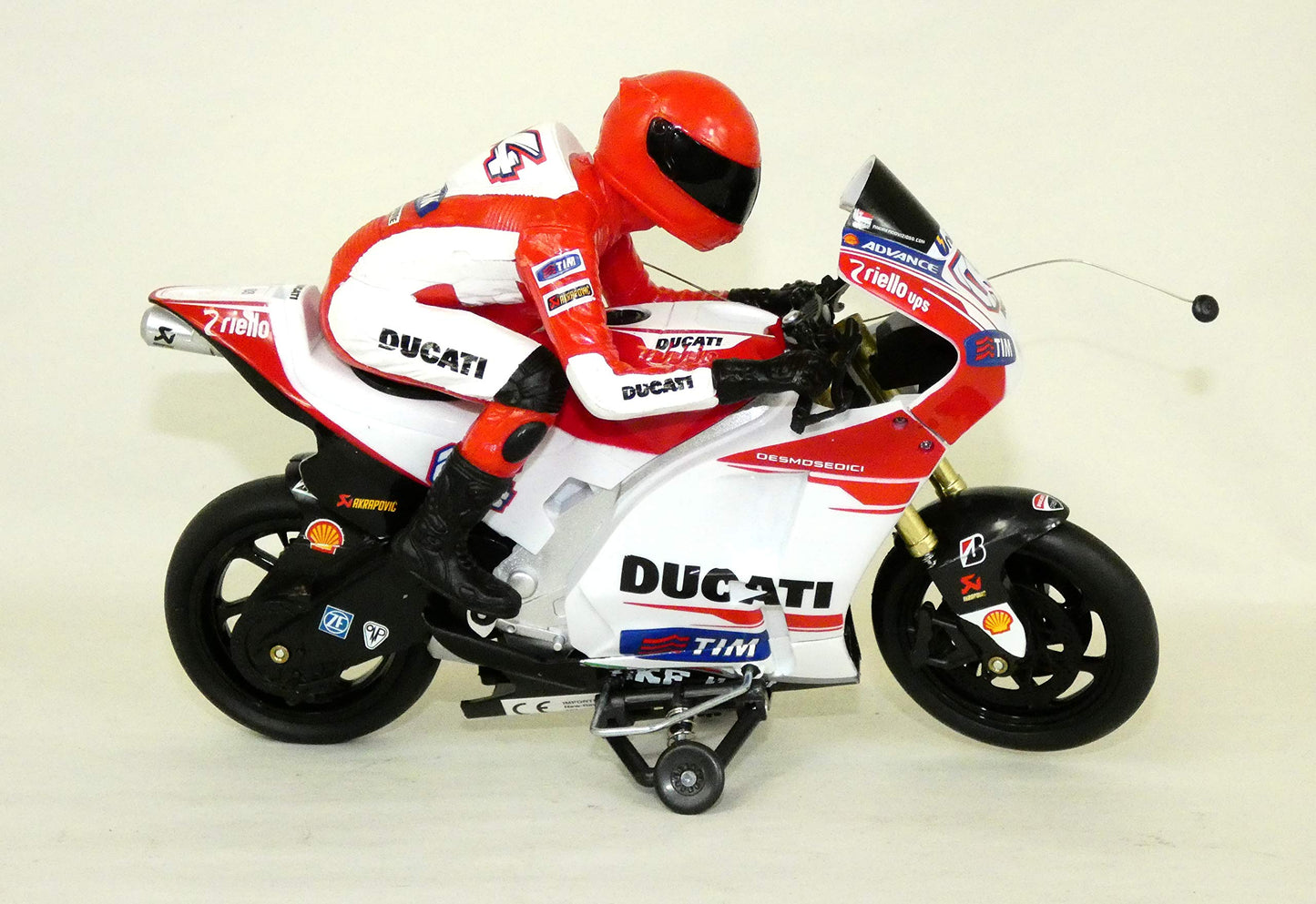 NewRay 88815 - Remote controlled model motorcycle "Ducati Desmosedici - C.Stoner No.4" 1:9