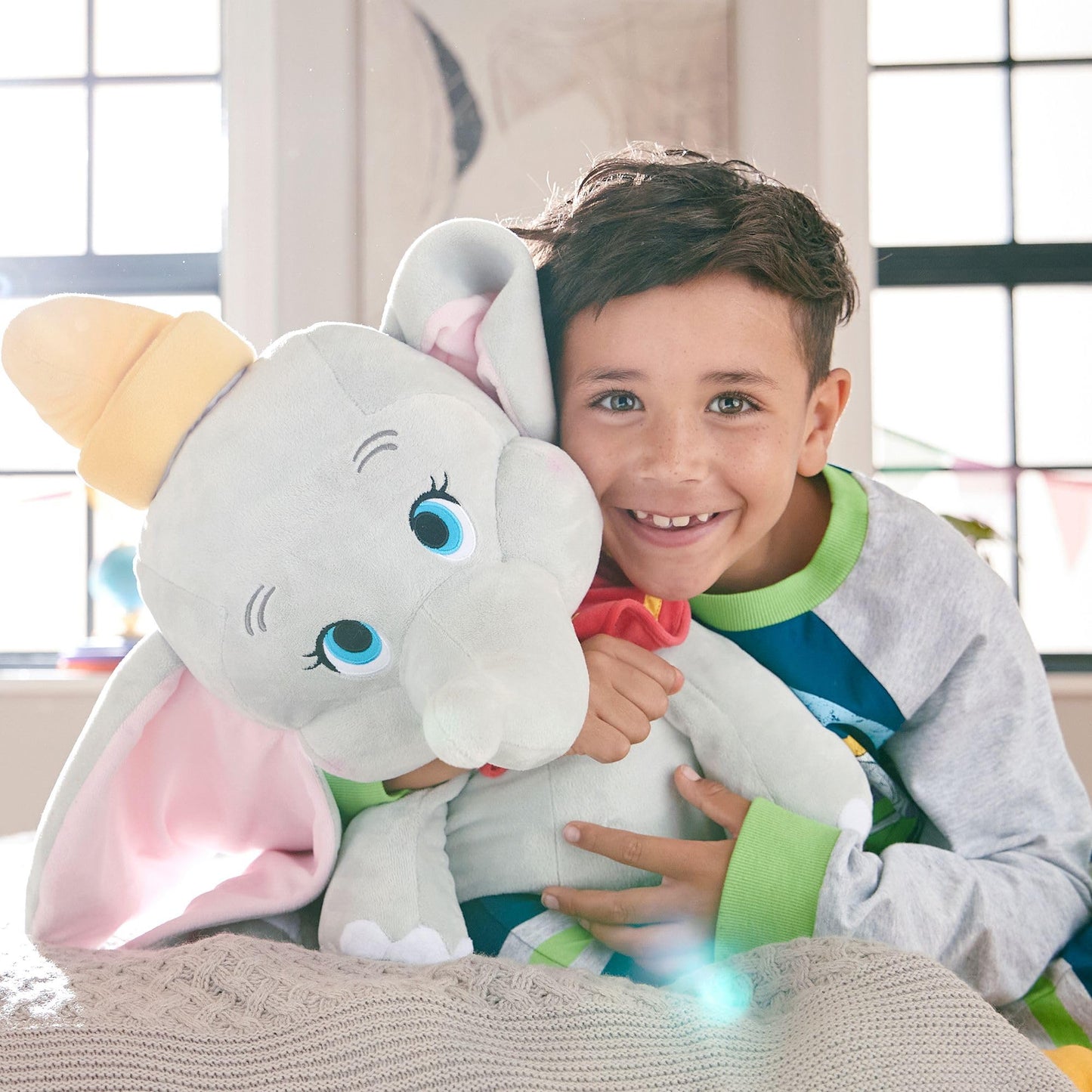 Disney Store Large Plush Dumbo, 58 cm, iconic sitting figure with embroidered details and 3D ears, suitable for all ages.