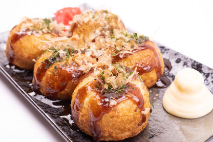 Takoyaki maker with takoyaki picks, simple and easy to use electric machine for making Japanese takoyaki octopus balls, 220-240V 50/60Hz 650W, European plug.