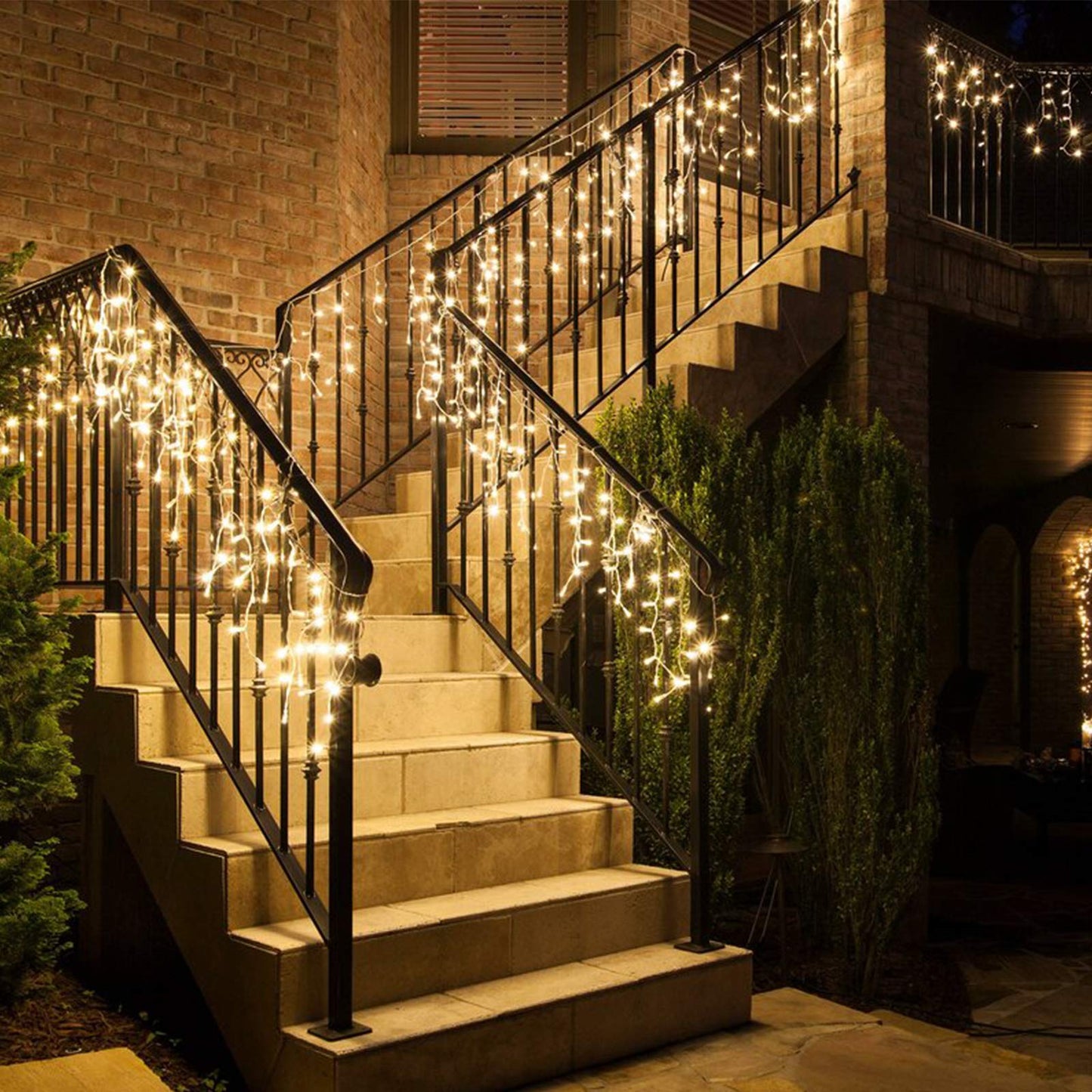 Nurkoo LED Meteor Shower Lights, 10m 400 LEDs for indoor and outdoor use, GS certified, IP44, 8 modes with memory function remote control timer for room, eaves, Christmas, stairs, railing.
