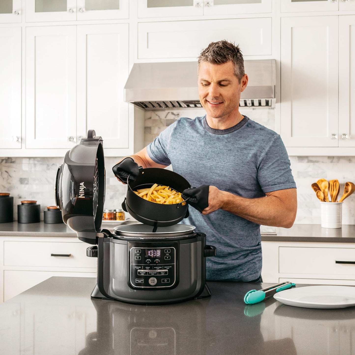 Ninja Foodi Multicooker, 6L, 9-in-1 Multicooker, Pressure Cooker, Airfryer, Slow Cooker, Grill, and more, Brushed Steel & Black, OP300EU