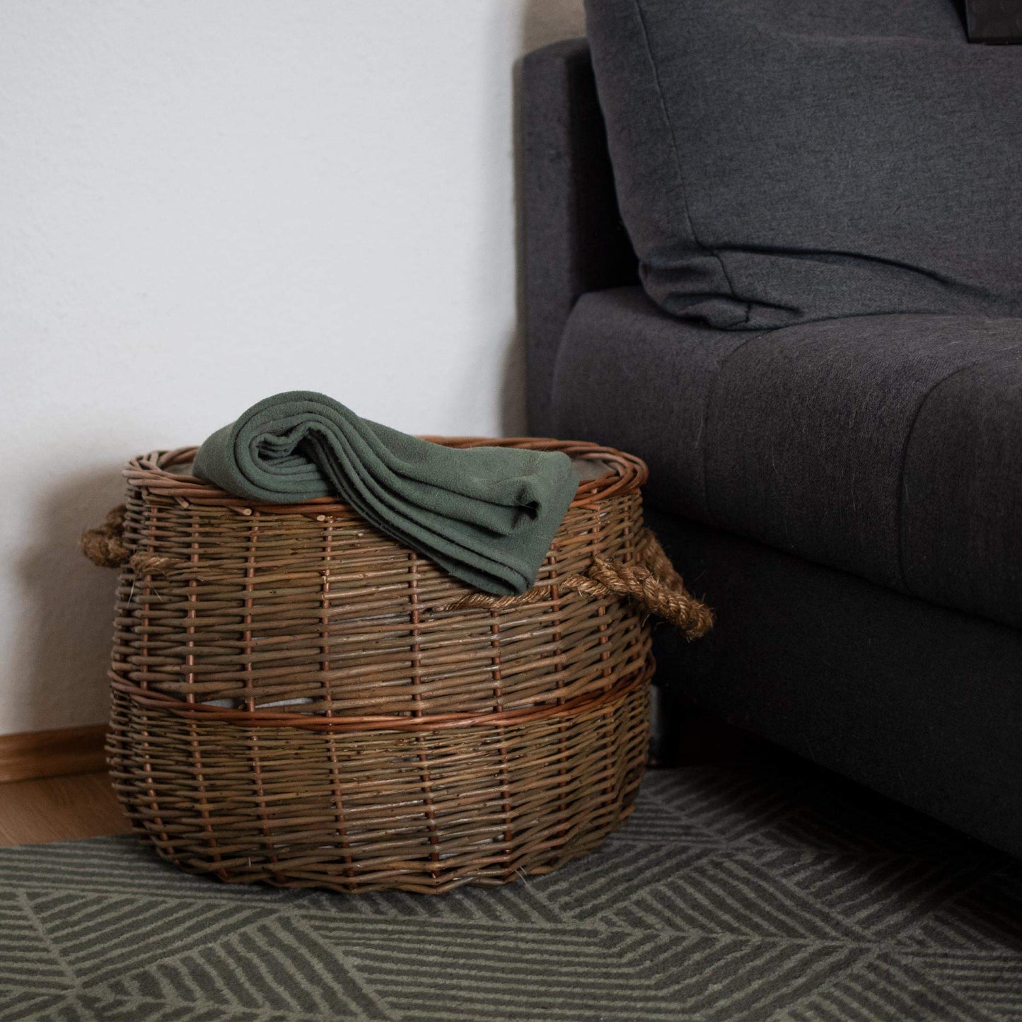 UNUS wicker basket made of willow for firewood storage, laundry, or decoration. Diameter 50cm.