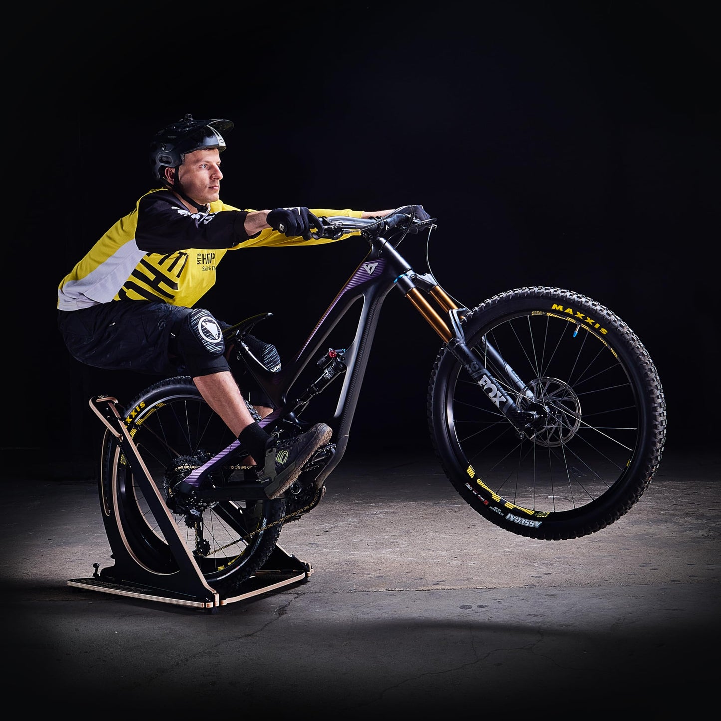 MTB Hopper Manual Balance Machine for mountain bikes - Manual balance trainer with rear wheel cradle - Indoor bike stand