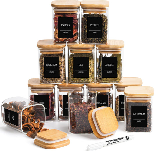 Happy Lemuro Spice Jars Square | 12-piece set | Glass storage containers 180 ml, 279 spice labels, pen, wooden lids. 6x6x8.5 cm, 12 spice containers | Jars for spice storage, spice storage