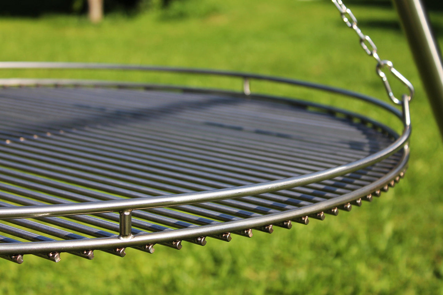 VEIKIN DESIGN Stainless Steel Grill Grate Ø 60 cm with railing, chain set, and swivel rope, Round Grill Grate for Swing Grill, Heavy-duty, Professional Grill Grate, Handmade in Germany