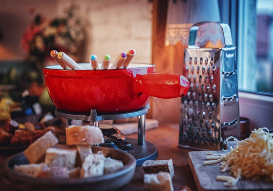 BBQ-Toro Cast Iron Fondue Set for 6 People | 2 Liters | Fondue Set 9 Piece with Burner and Forks | Fondue Set, Cheese Fondue Set, Meat Fondue Set, Chocolate Fondue Set (Red/Cream Enameled)