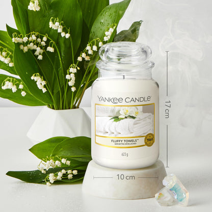 Yankee Candle jar candle (large) | Fluffy Towels | Candle with long burn time up to 150 hours | Perfect gifts for women