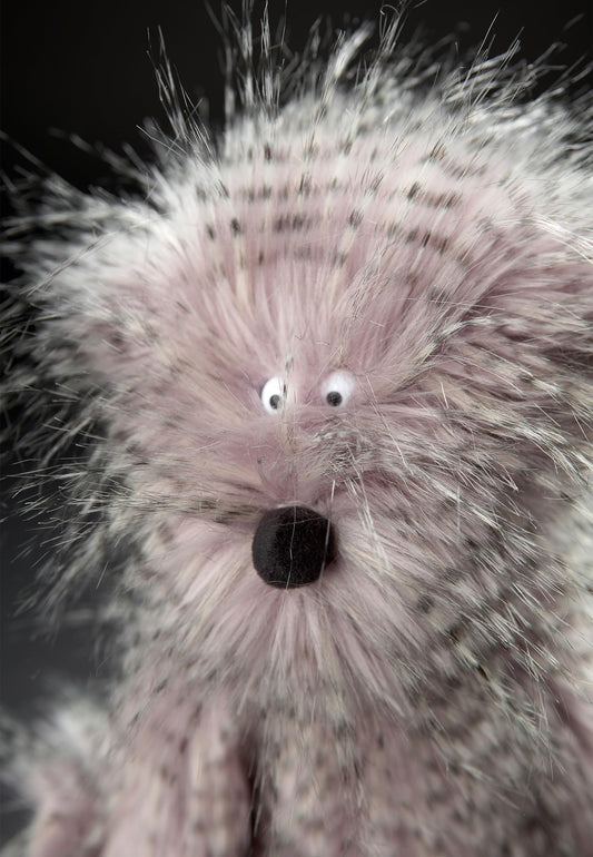 SIGIKID 39682 Oh Good Edition BeastsTown Bear for girls, boys, and adults. Recommended plush toy for ages 3 and up. Grey-black bear.