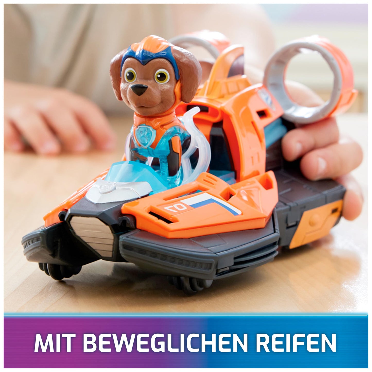 PAW Patrol: The Mighty Movie, Zuma's Superhero Base Vehicle with puppy figure, speedboat with light and sound effects, suitable for children aged 3 and older.