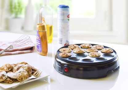 Bestron Poffertjes Maker in retro design, mini pancake machine, with non-stick coating, sweet dreams, 800W, black