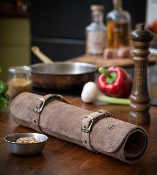 Angus Stoke chef knife bag in leather - Genuine leather large chef knife roll - Knife bag for secure storage - Chef bag Sam (Brown-Antique)