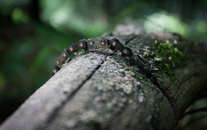 More bite with 33 carbon steel teeth - Nature is Adventure hand chainsaw with belt pouch - Premium survival branch saw garden saw for camping, garden, & outdoor accessories.