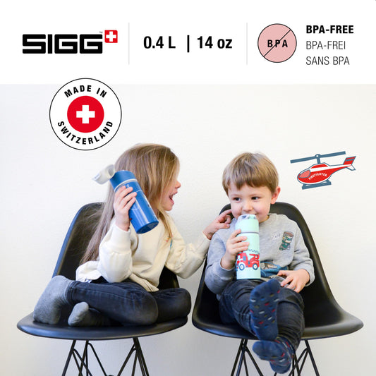 SIGG Miracle Fireman Kids Water Bottle (0.4 L), durable kids bottle with leak-proof lid, one-handed aluminum water bottle operation.