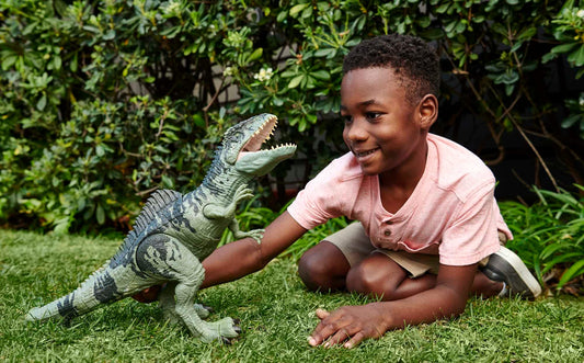 JURASSIC WORLD Strike 'N Roar Giganotosaurus - 54 cm dinosaur figure with biting action, roaring sound, realistic details, Augmented Reality with Facts App, for kids 4+. GYC94.