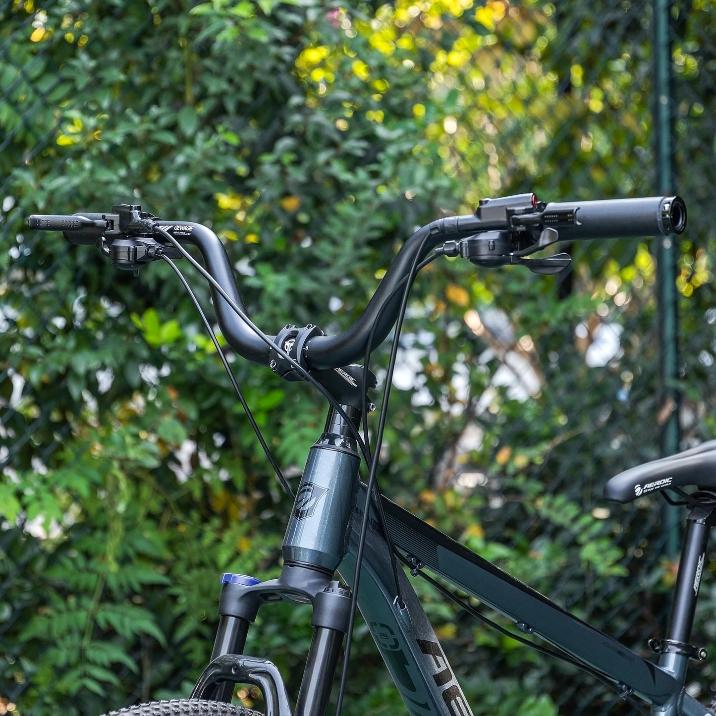 Daring bicycle riser handlebar made of lightweight aluminum alloy, 780mm long, compatible with 31.8 stem, ideal for mountain, road, and hybrid bikes with multiple rise options. (120mm height)