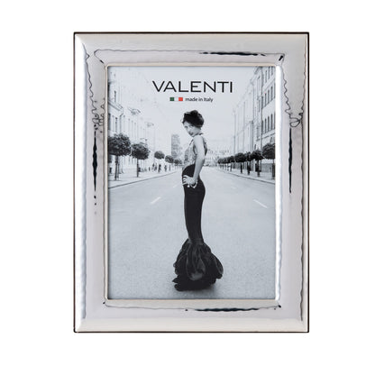 Valenti&Co picture frame in shiny silver, hammered, 15 x 20 cm. Perfect as a gift for weddings, birthdays, or for mom and dad.
