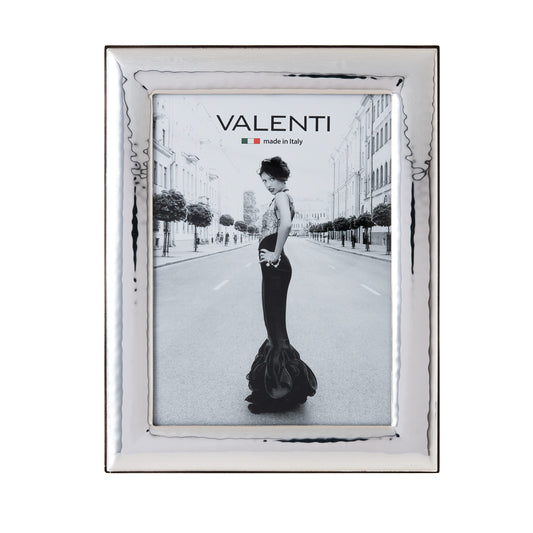 Valenti&Co picture frame in shiny silver, hammered, 15 x 20 cm. Perfect as a gift for weddings, birthdays, or for mom and dad.