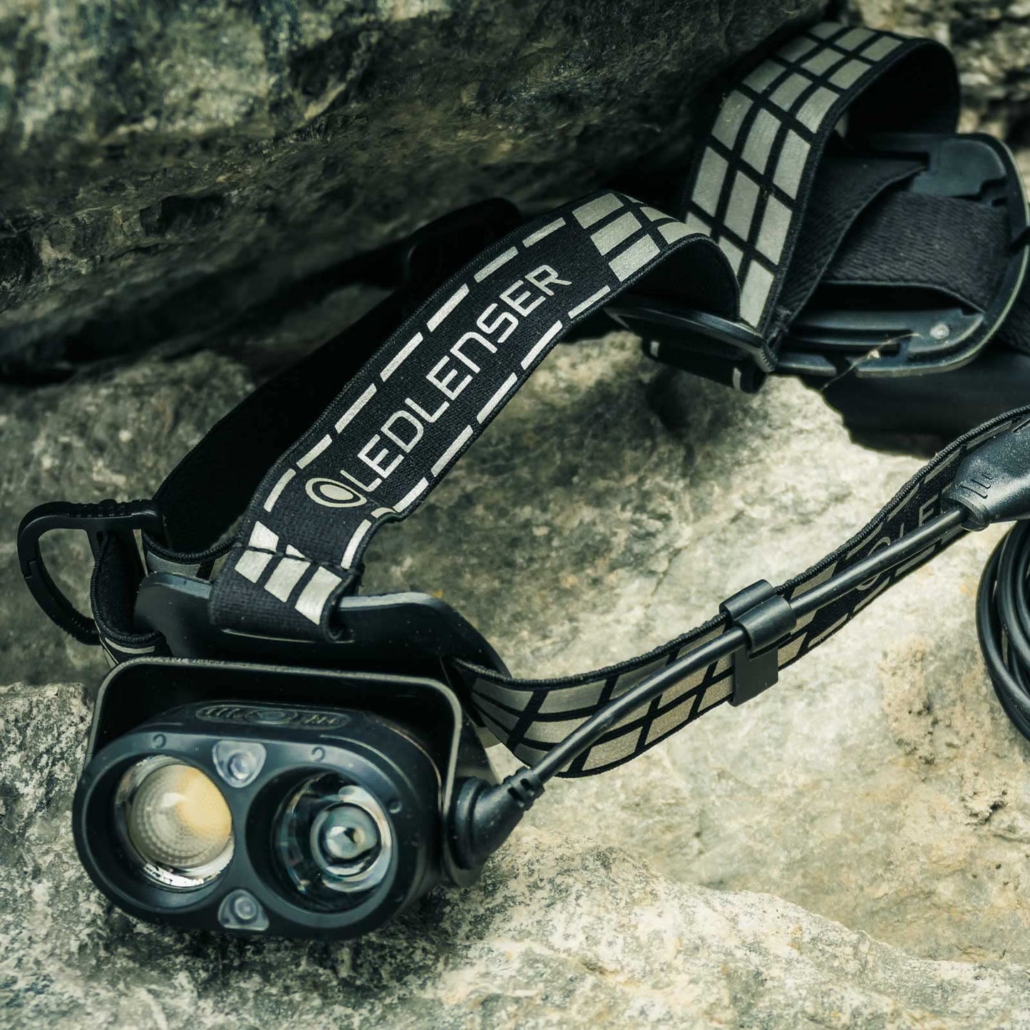 Ledlenser H19R Signature Premium Headlamp LED, rechargeable, with red light, waterproof IP67, 4000 lumens, Bluetooth remote control, beam distance 330m, USB magnetic charging cable, helmet mount, Outdoor MTB