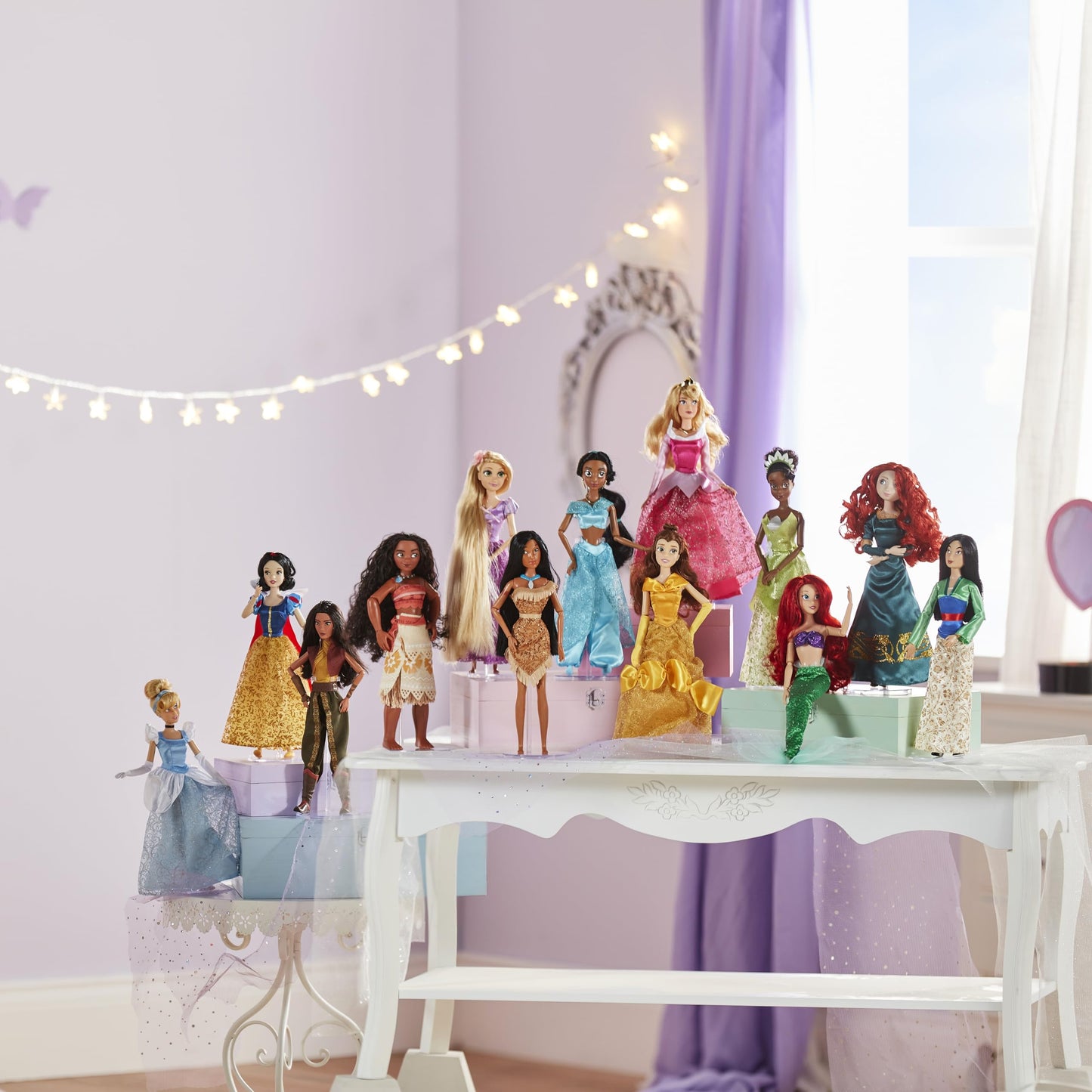 Disney Store Official - The Princess and the Frog - Tiana - Classic Doll for Kids - 29 cm / 11" - Fully poseable Disney Princess doll in elegant dress - Includes toy hairbrush - Ages 3+