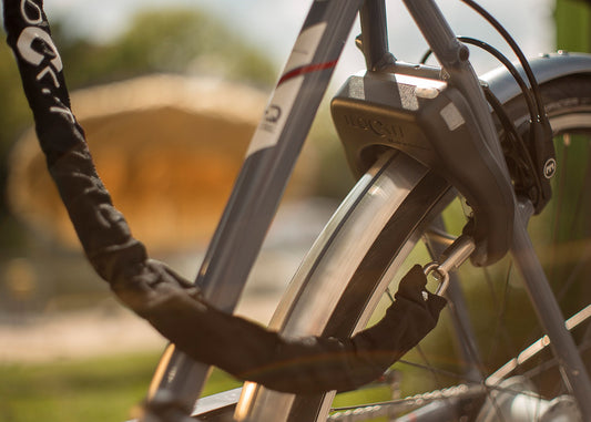 I LOCK IT frame lock for your bike with an insert chain and bag.