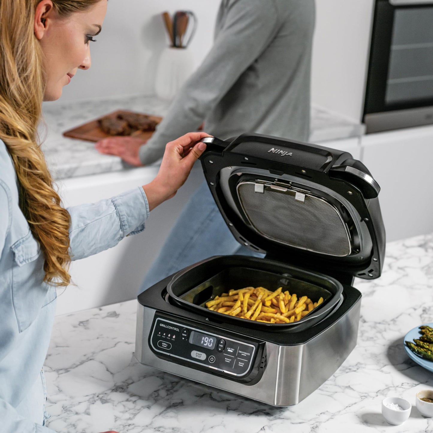 Ninja Foodi Grill & Airfryer, 5.7L air fryer, dishwasher-safe parts, 5-in-1, Black/Silver AG301EU