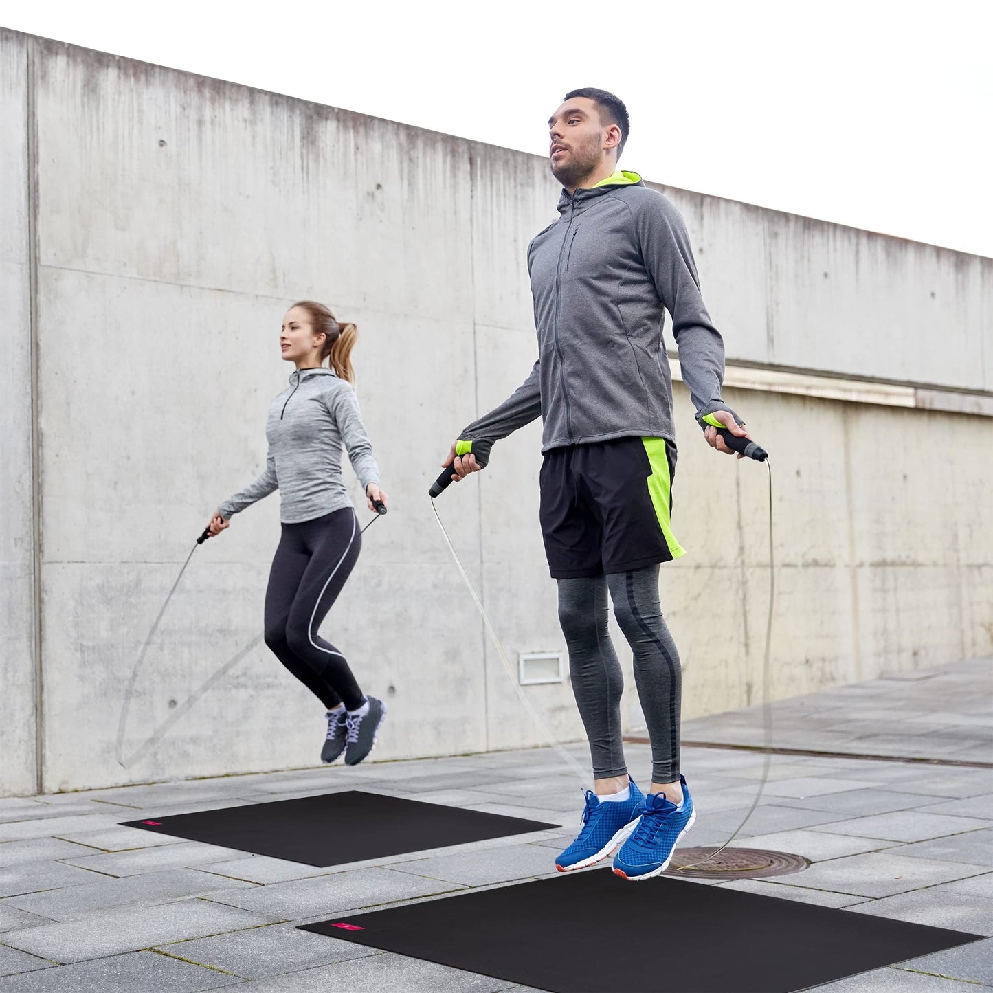 SHANTI NATION - Cardio Mat 95 - compact fitness mat (95 x 95 cm) - including carrying strap - perfect for jump rope and workouts in small spaces - durable - sanitizable - can be used with shoes