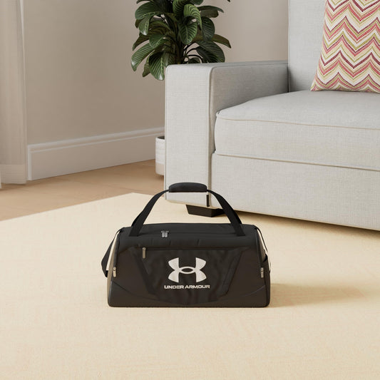 Under Armour Unisex UA Undeniable 5.0 Duffle, waterproof sports bag, sturdy gym shoulder bag