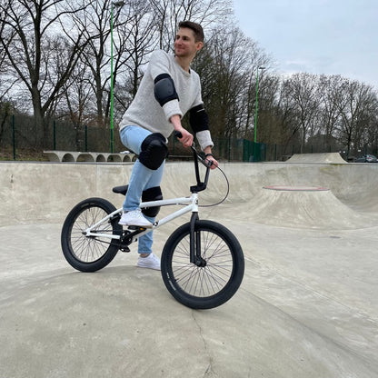 Liebkern Skate Protectors Set for adults & children [unisex] - Ideal for inline skating, skateboard, scooter - Adult inline skate knee pads Adult skate pads Adult protector set