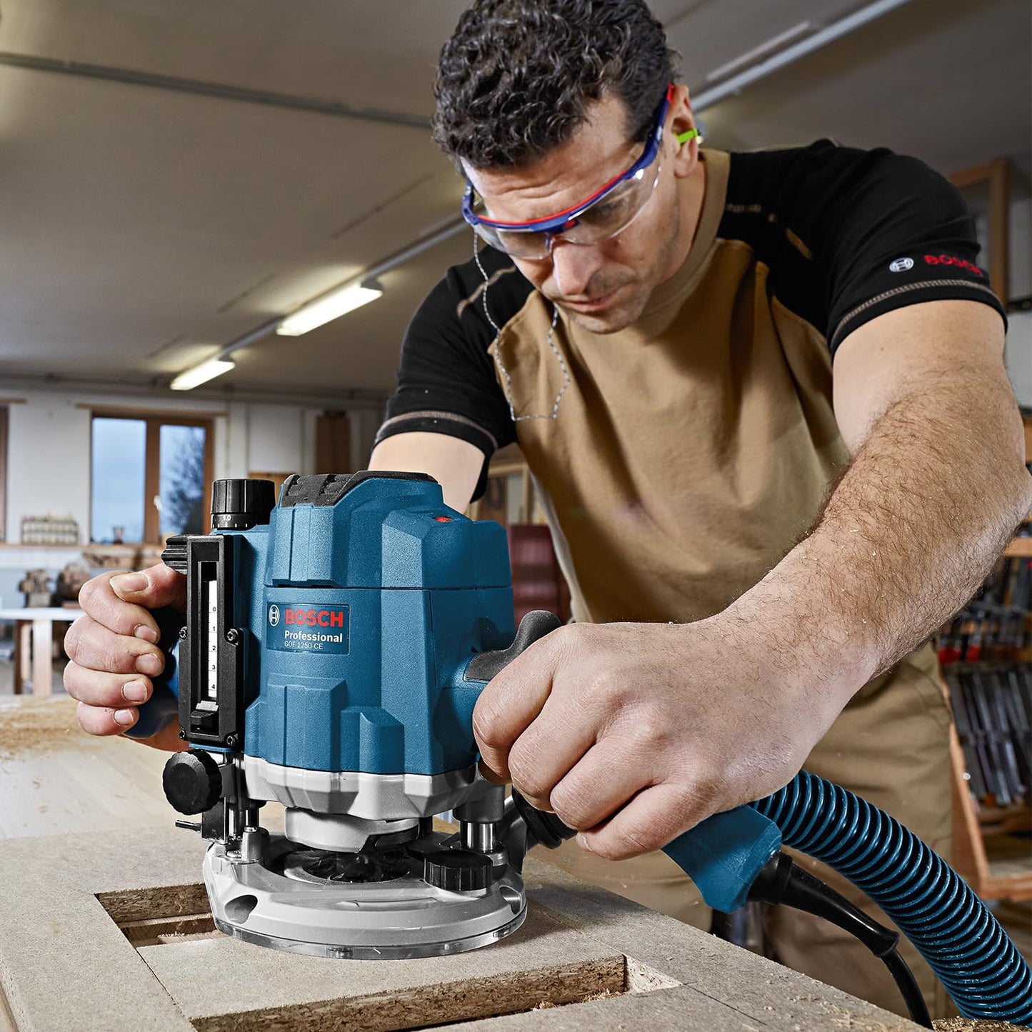 Bosch Professional Router GOF 1250 CE (including 19 mm open-end wrench, parallel guide with fine adjustment, copy sleeve adapter, collet, L-BOXX)