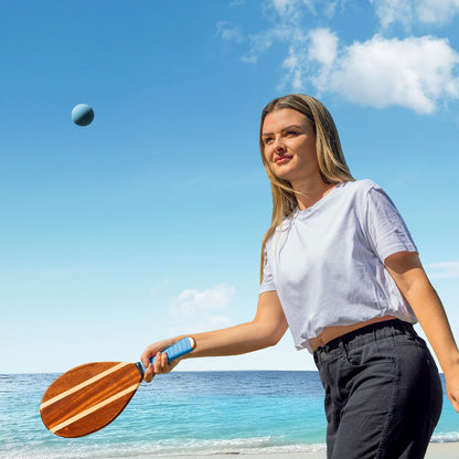 Navaris Beach Tennis Set incl. Balls - Beach tennis game Two high-quality Matkot rackets made of wood - Frescobol Paddle - Beach ball wooden rackets