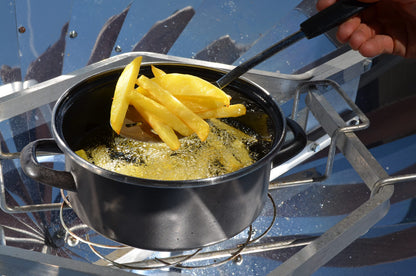 Solar cooker Premium11 for cooking, baking, grilling, and frying - saving up to 120 EUR per year! Made in Germany!