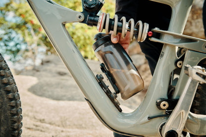 Fidlock water bottle with Bike Base Twist Set Transparent 750 ml.