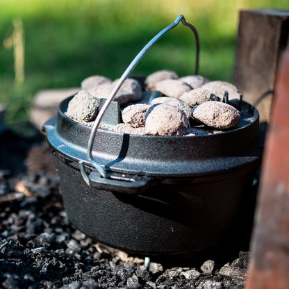 BBQ-Toro Dutch Oven Premium Series | 7.3 liters (DO6P), pot with feet | pre-seasoned | Various sizes | Cast iron cooking pot | Roaster with lid lifter