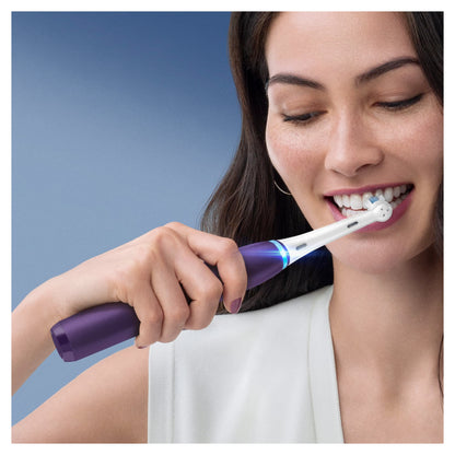 Oral-B iO Series 8 Electric Toothbrush, 2 brush heads, 6 cleaning modes, color display & travel case, gift for men/women, Designed by Braun, violet ametrine.