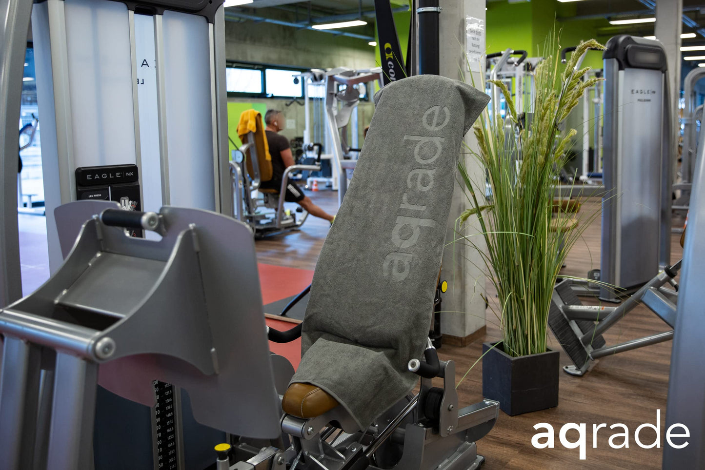 aqrade sports towel fitness towel with fastening 120x50cm gym made of 100% cotton anthracite XL