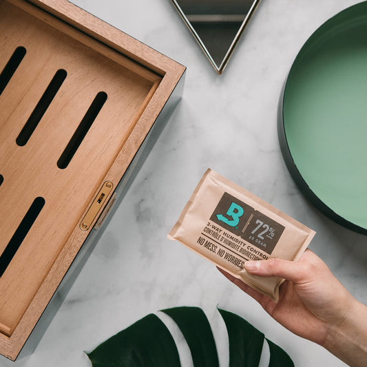 Boveda for Cigars/Tobacco | 2-way humidity control at 72% relative humidity | Size 60 for use with 25 cigars in a humidor | patented technology for cigar humidors | sales carton of 12 pieces