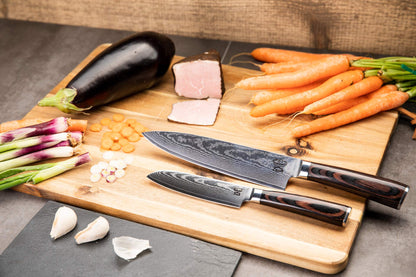ZEUS Damascus Knife Set 2 pieces (32 cm and 24 cm) Professional Damascus kitchen knives made of authentic 67-layer Damascus steel I with chef's knife, Santoku knife, Pakka wood handle, and sharpening stone.