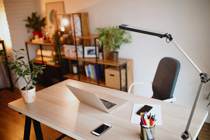 B.K.Licht - Desk lamp adjustable from warm white to cool white, swiveling, touch, clip-on lamp, clip-on light, bedside lamp, reading light for children, office lamp, reading lamp, 66.7x70.3 cm, Black