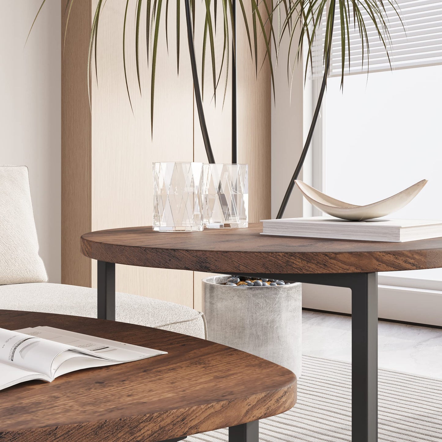 Round coffee table set of 2, side table set, sofa table, coffee table, metal base and heart-shaped wooden tabletop, industrial design, living room table, modern, black + brown.