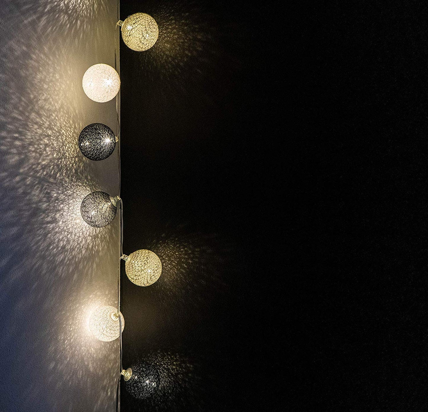 GuirLED - LED cotton ball string lights USB - Wireless remote control - Baby night light 2h - Dual USB 2A power adapter included - 4 intensities - 16 balls 1.6m - Midnight