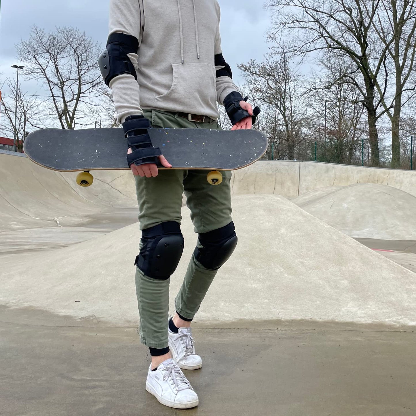 Liebkern Skate Protectors Set for adults & children [unisex] - Ideal for inline skating, skateboard, scooter - Adult inline skate knee pads Adult skate pads Adult protector set