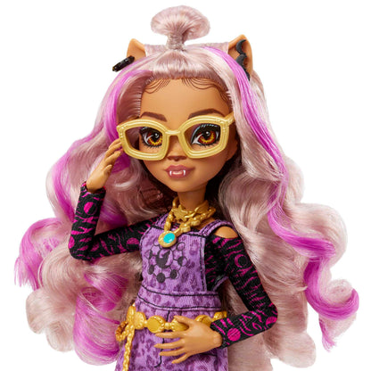 Monster High Clawdeen doll, werewolf fashion doll with pink and blonde hair, pet and doll accessories, toy for children aged 4 and up, HHK52