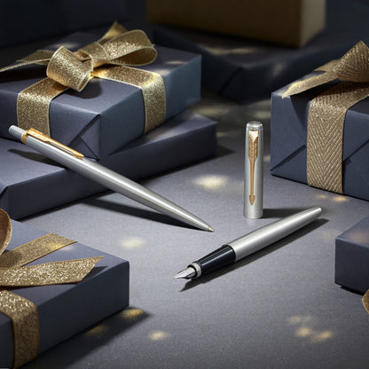 Parker Jotter Fountain Pen | Royal Blue | Fountain pen with medium nib | blue ink | Gift box