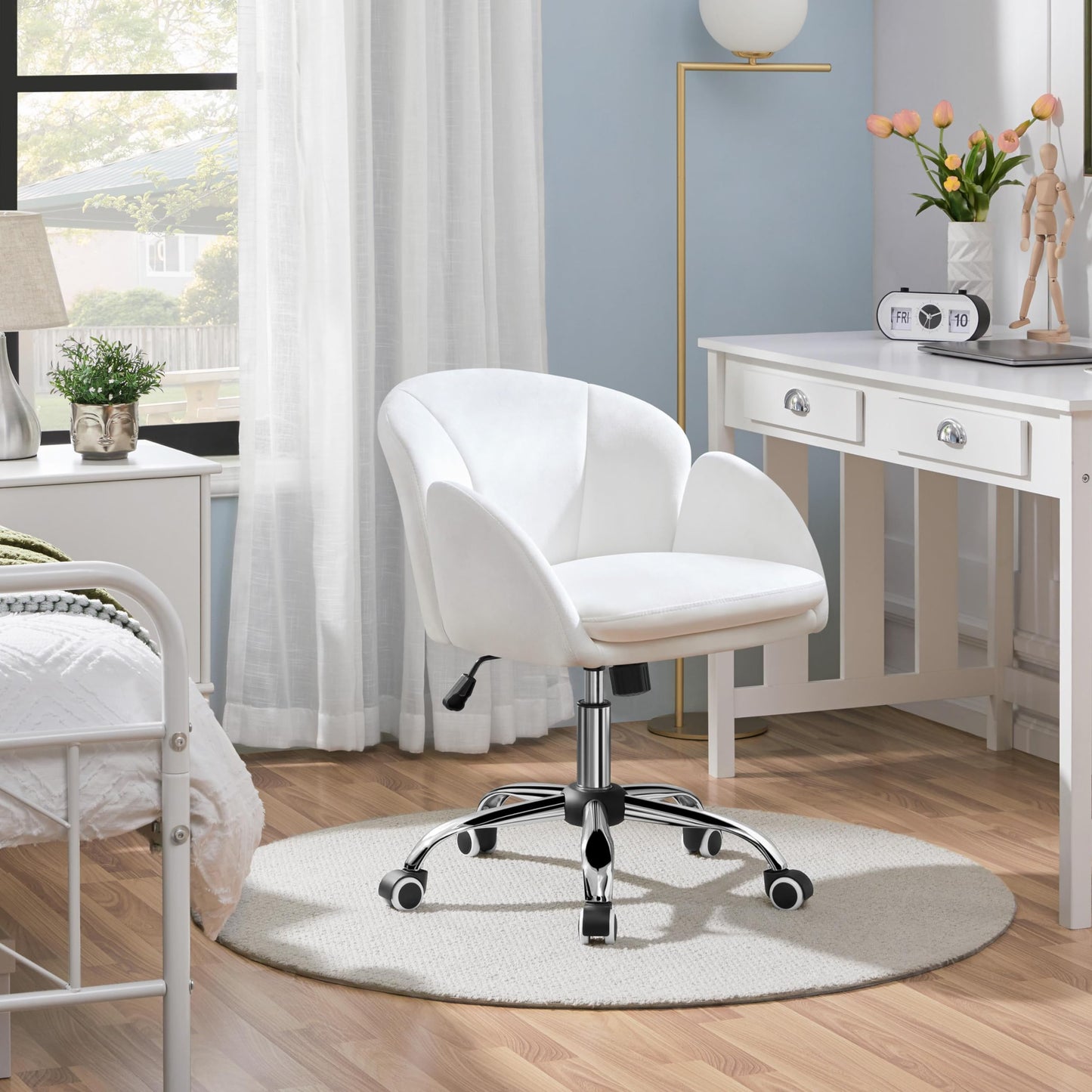 Yaheetech Home Office Chair Vanity Chair Desk Chair Height Adjustable Swivel Chair up to 136 kg Capacity, Velvet Chair with Armrests and Backrest for Bedroom Office Living Room, White