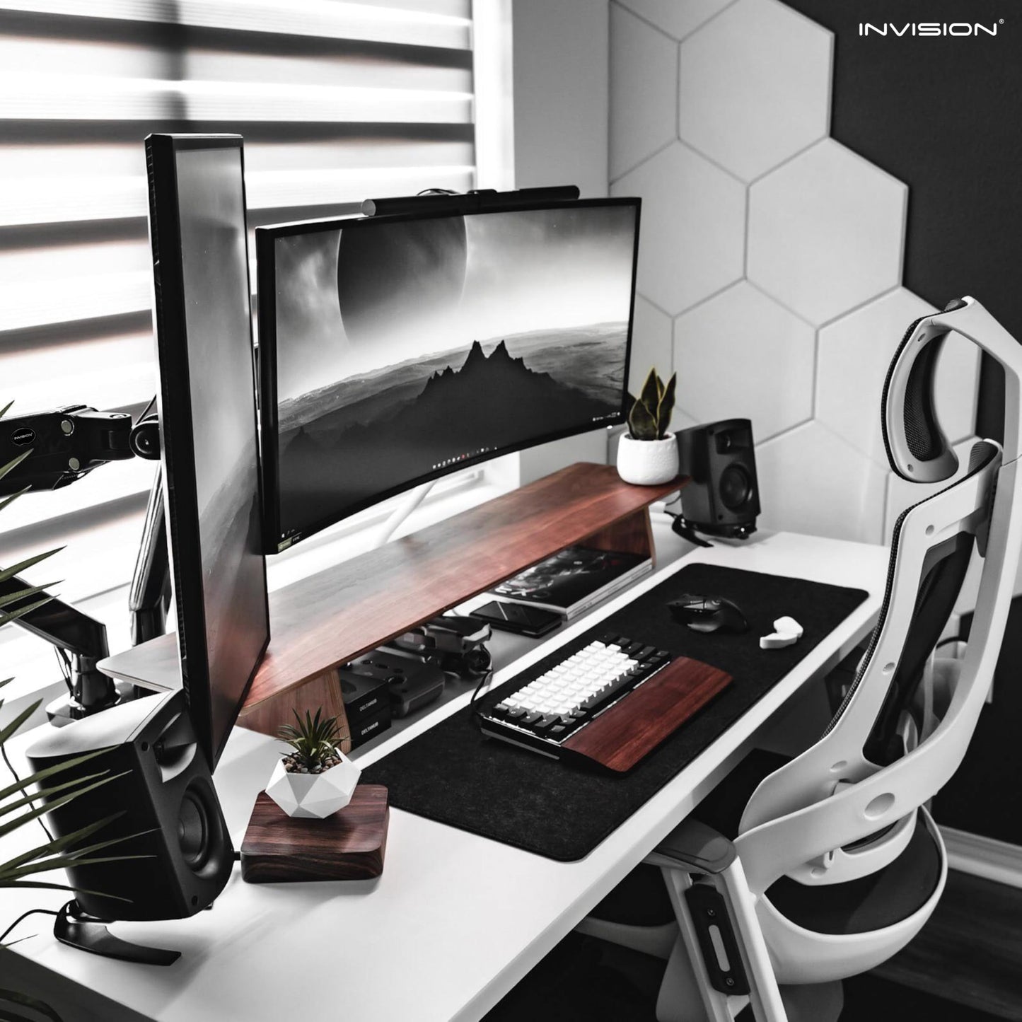 Invision dual monitor mount for 24-35 inch screens VESA 75mm & 100mm Adjustable height Tilt Swivel & Rotate Ergonomic Gas spring desktop clamp mount Supports 2kg-15kg (MX900)